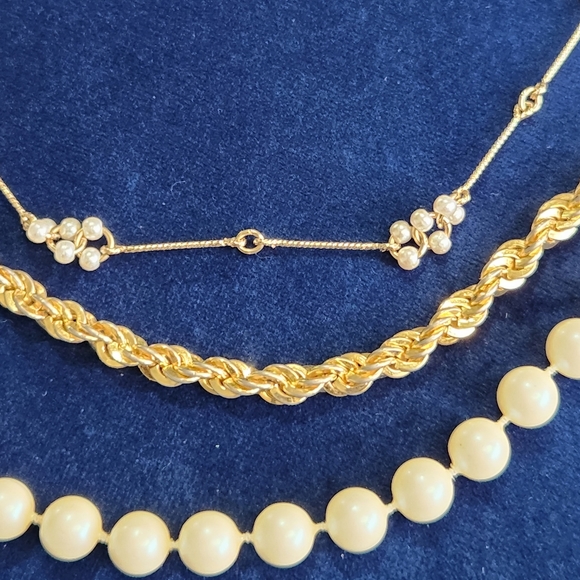 Vintage 90s Avon Faux Pearl Cluster Gold Rope Chain Link Stackable Necklaces Set - Picture 6 of 9